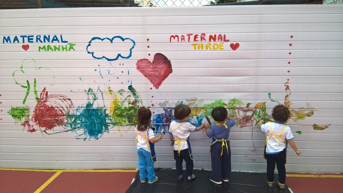 Promovendo o desenvolvimento de bebês e crianças com acolhimento, respeito e muita diversão