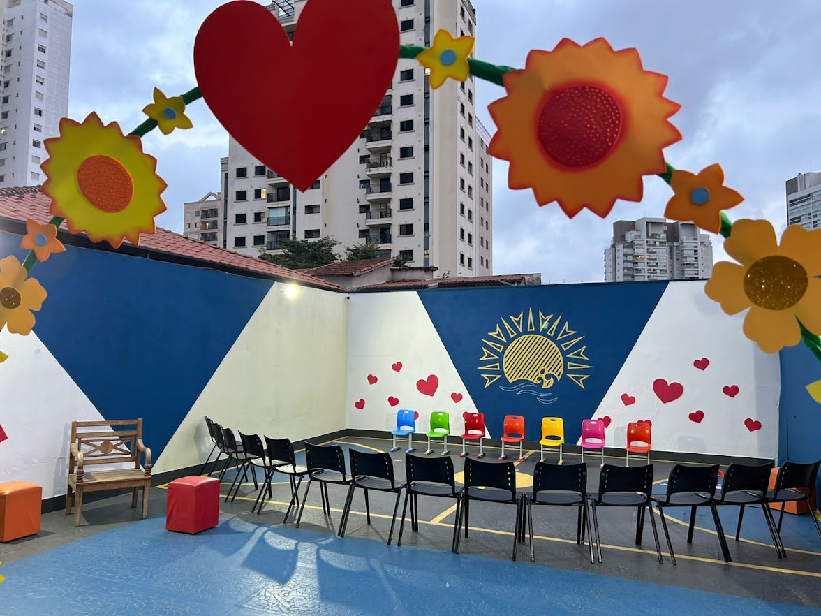 Há 40 sendo um de educação acolhedor, seguro e respeitoso para crianças